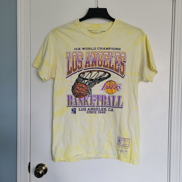 Los Angeles Lakers 16x World Champions Mitchell & Ness Tie-Dye T-Shirt - Size M - Picture 1 of 5